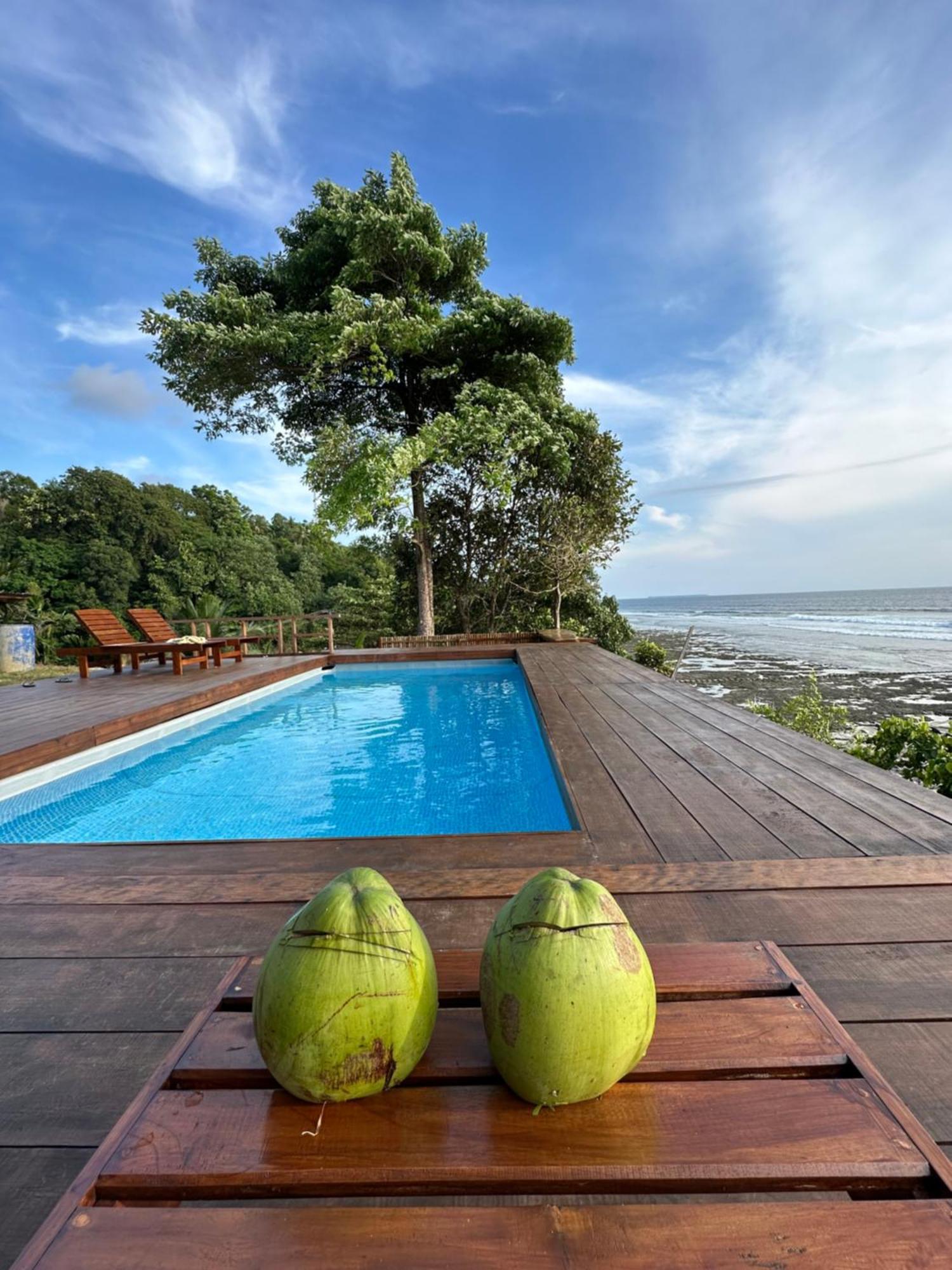 Naibos Baturundung Surf Resort מראה חיצוני תמונה