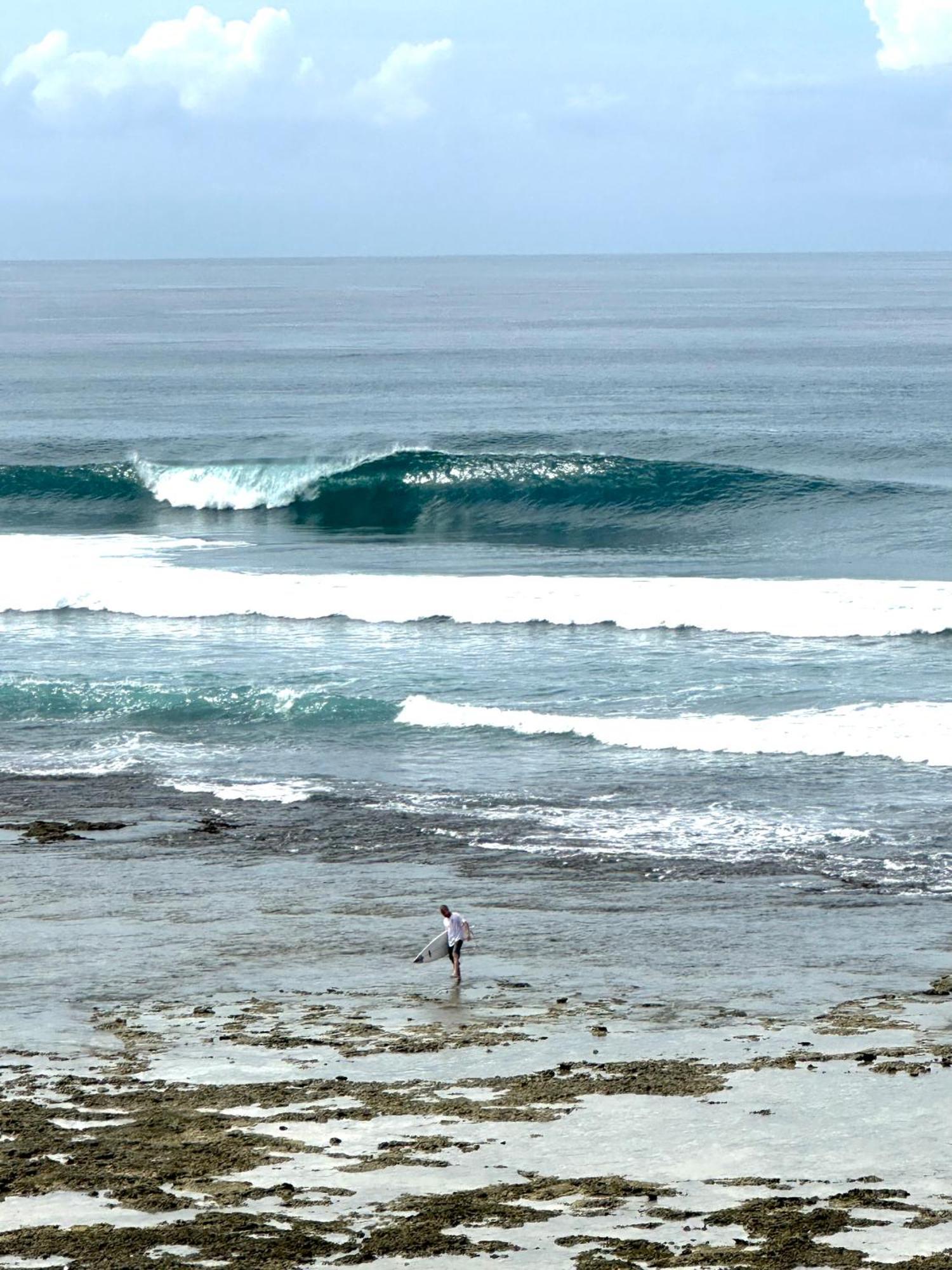 Naibos Baturundung Surf Resort מראה חיצוני תמונה