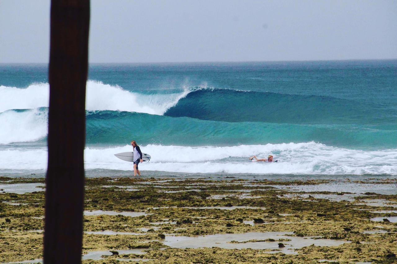 Naibos Baturundung Surf Resort מראה חיצוני תמונה