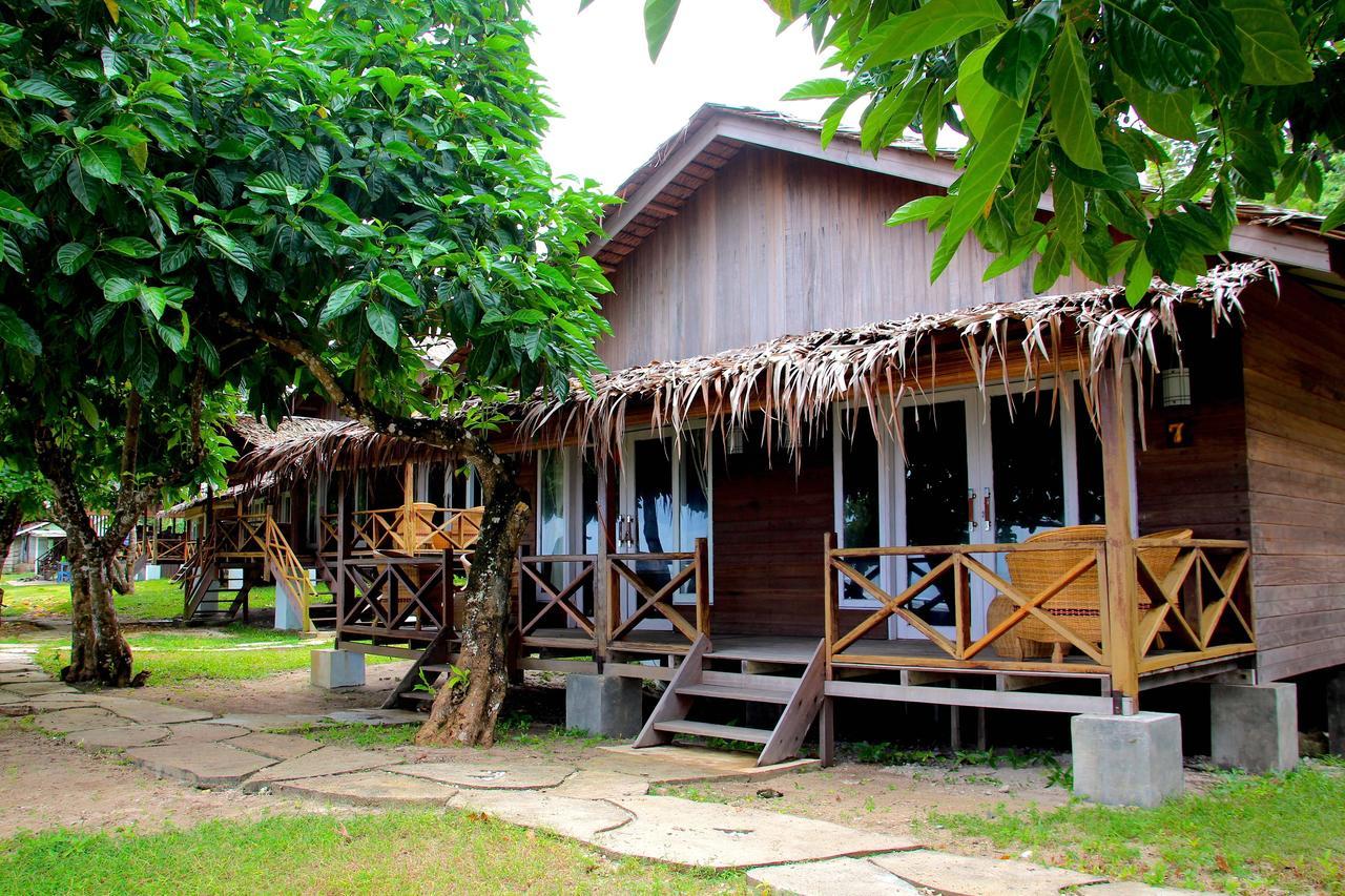 Naibos Baturundung Surf Resort מראה חיצוני תמונה
