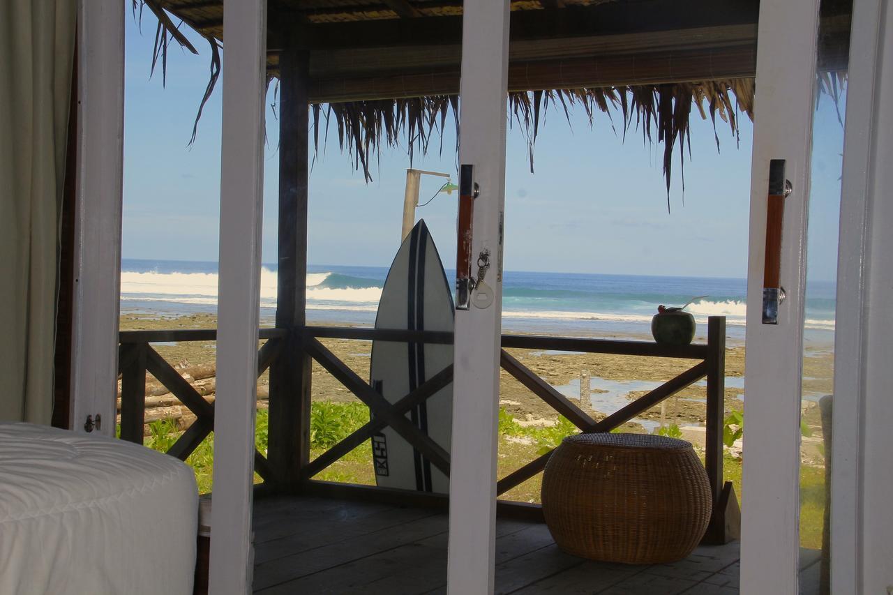 Naibos Baturundung Surf Resort מראה חיצוני תמונה