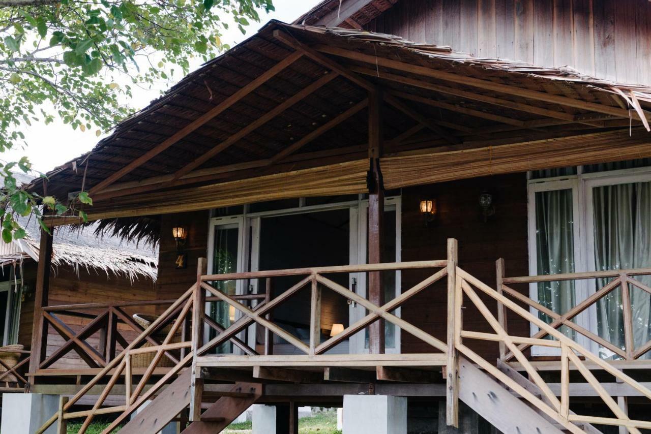 Naibos Baturundung Surf Resort מראה חיצוני תמונה
